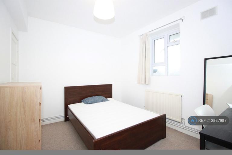 4 bedroom flat in Burnett House, London, SE13 (4 bed) (#2887987)