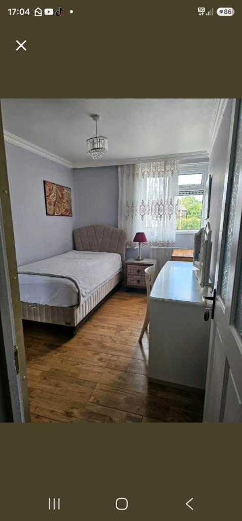 Spacious & Cosy Single Room For Rent - TW9 1YE