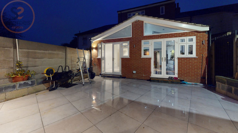 1 bedroom flat in Farewell Place, Mitcham, Surrey