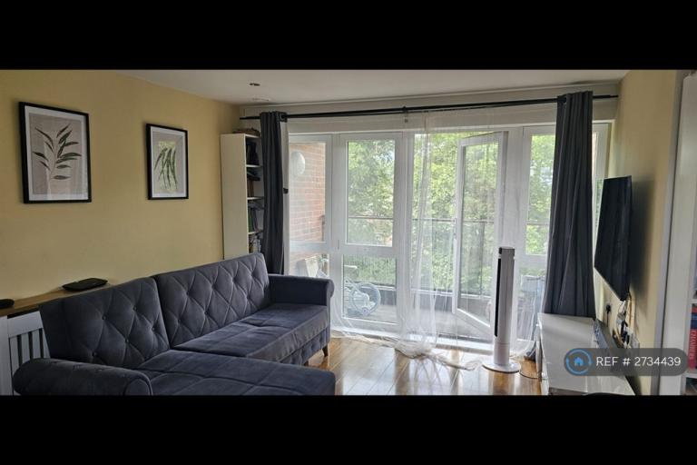 2 bedroom flat in Ethalion Lodge, London, SE18 (2 bed) (#2734439)