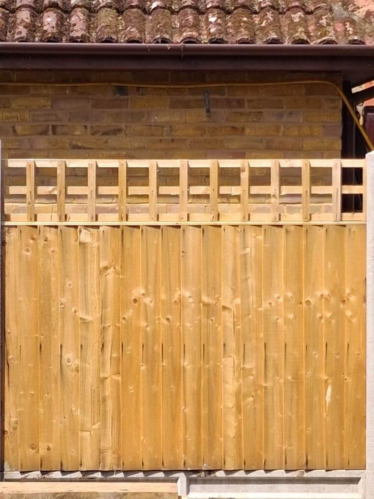 4 foot Fence Panels and Trellis Toppers