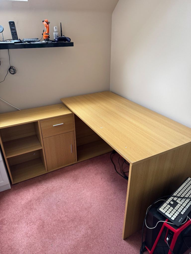 Computer desk