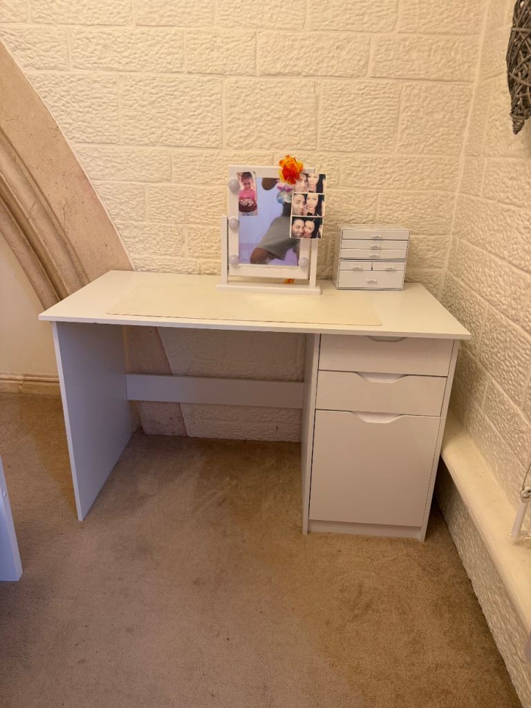 Modern HOMCOM Computer Desk 120x60cm – High Gloss – Quick Sale