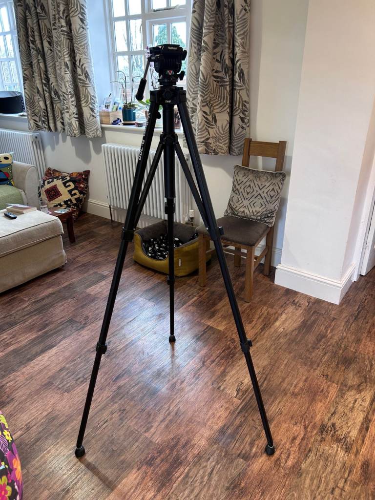 Velbon D-700 Tripod with Vel-Flo 9 PH-368 fluid panhead