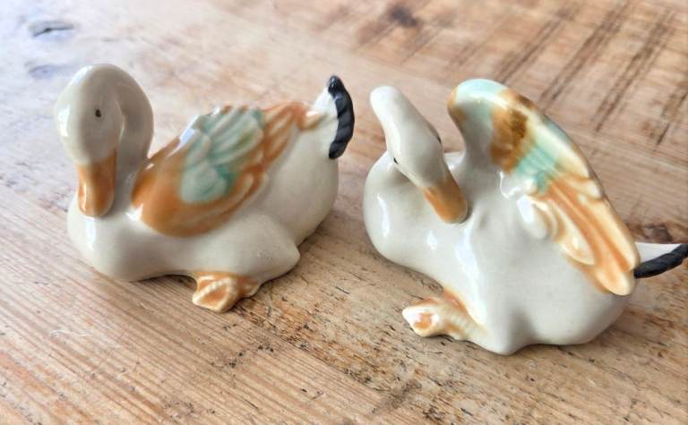 Vintage hand painted Swans 1940s - 1960s