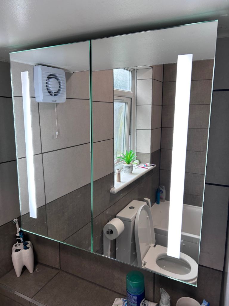 Mirror cabinet for sale ( new ) 