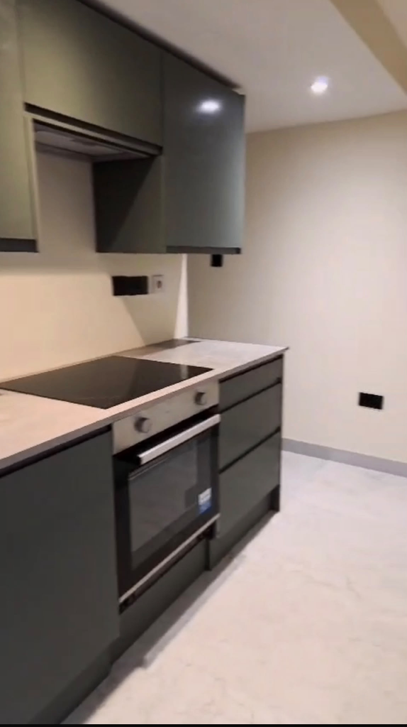 Spacious and big studio flat available in SM6 9PQ