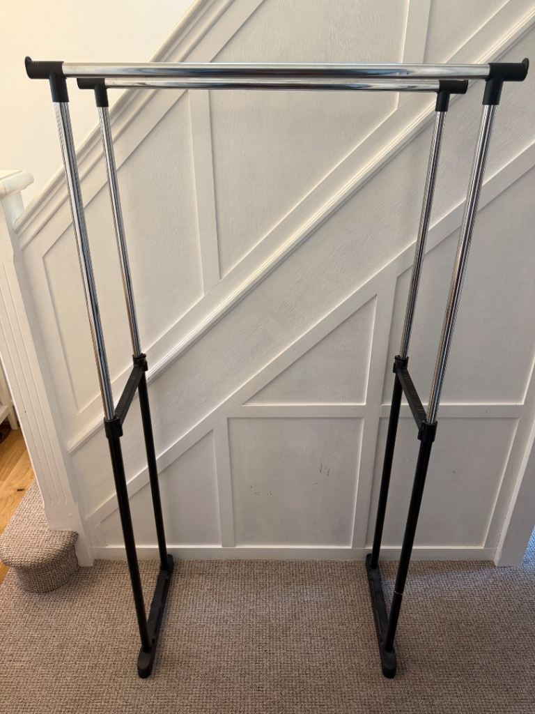 Double adjustable clothes rack