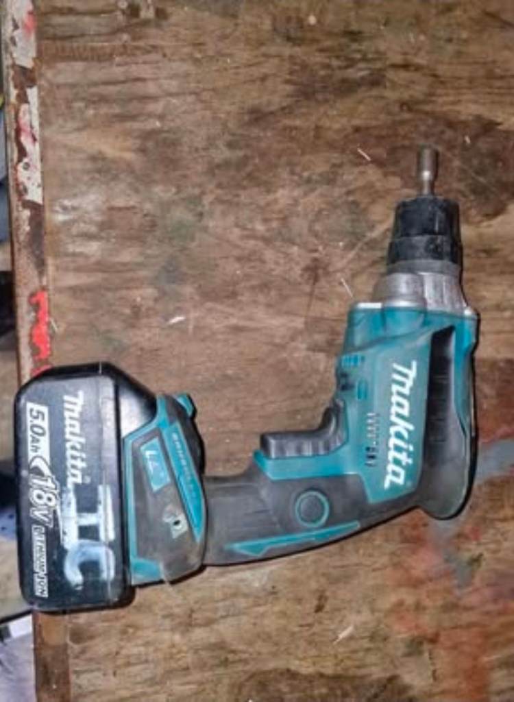 Makita DFS251 Tech Gun