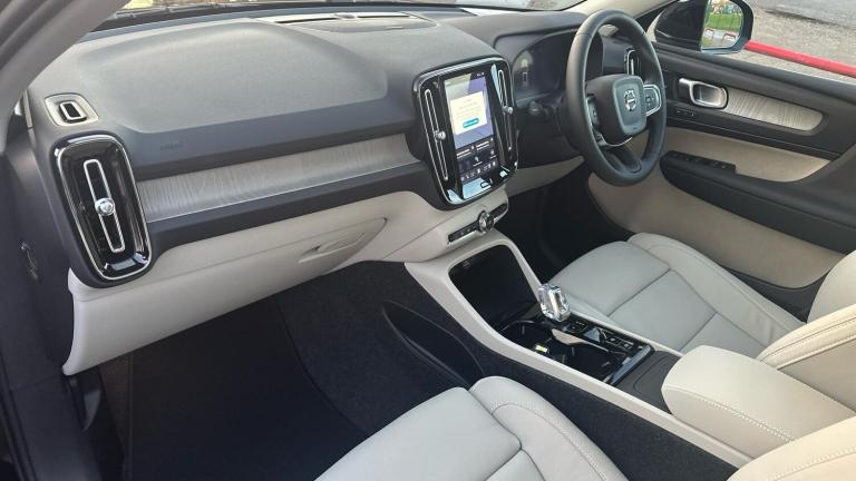  Volvo XC40 2.0 B4 MHEV Ultra Bright DCT Auto Euro 6 (s/s) 5dr Petrol/Electric Hybrid Automatic