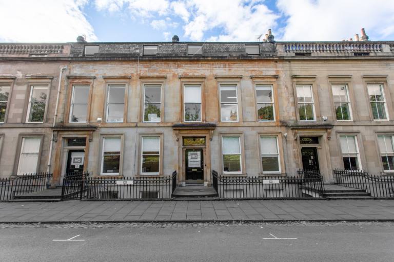 Glasgow - G3 7QL \ Private Office for 2 Workstations