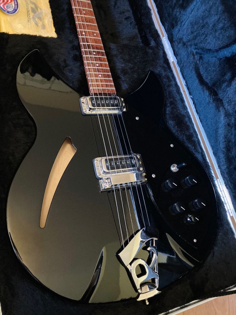 Rickenbacker 330 Jetglo Stealth Edition - Trades