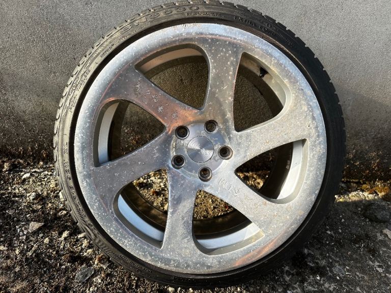 3SDM 0.06’s 18 inch alloys & tyres