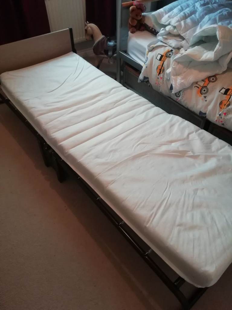 Single folding bed