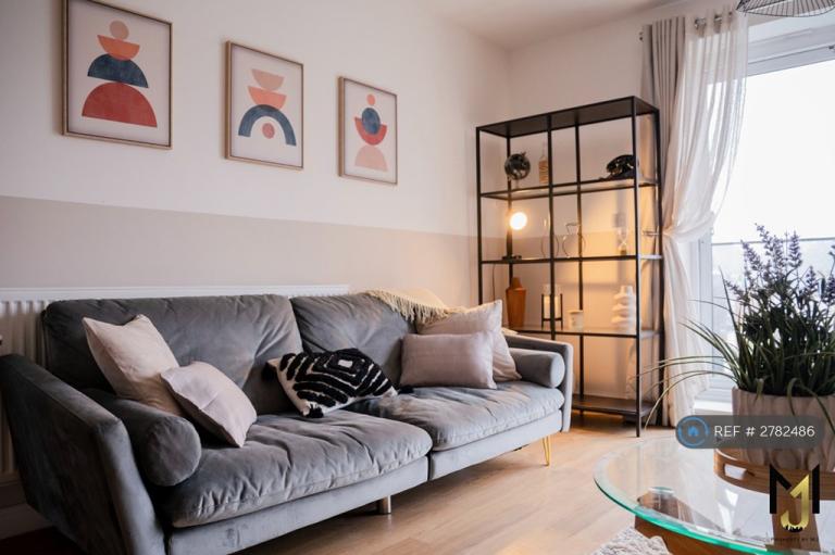 2 bedroom flat in Southampton Street, Reading, RG1 (2 bed) (#2782486)