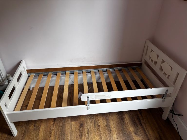 White Toddler Bed with Bedside Rail – Good Condition