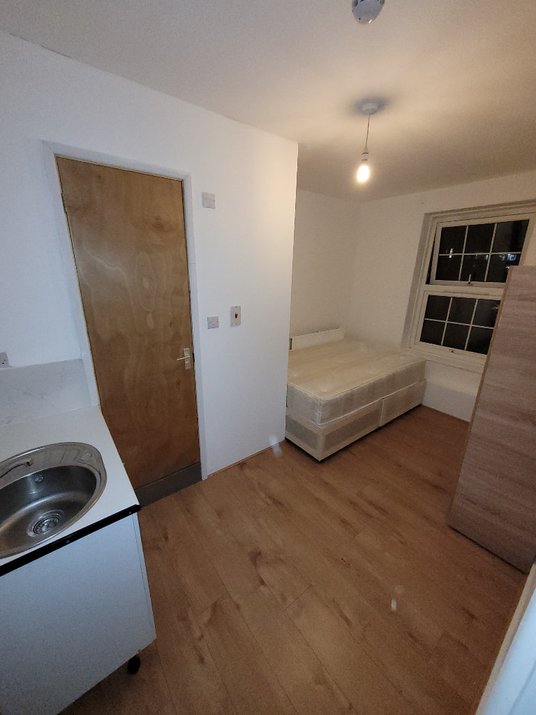 Ensuite studio To Let in Hackney Free Wifi! ALL BILLS INCLUDED!No Deposit! DSS Accepted! Aged 35+