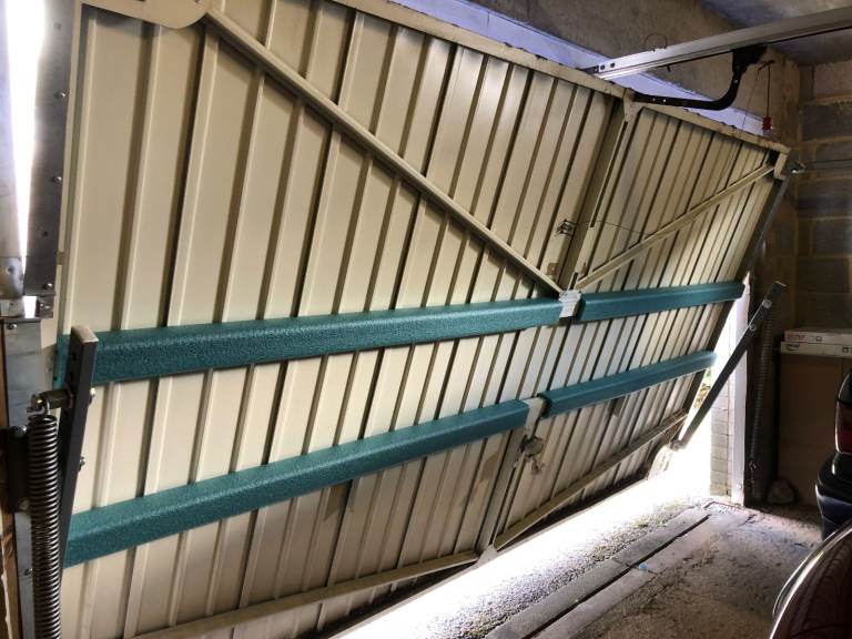 NEW 4 Foam lengths protectors -eg garage door or handrails