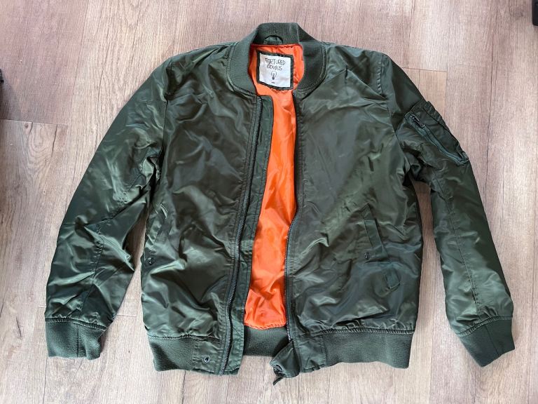Classic bomber jacket in green