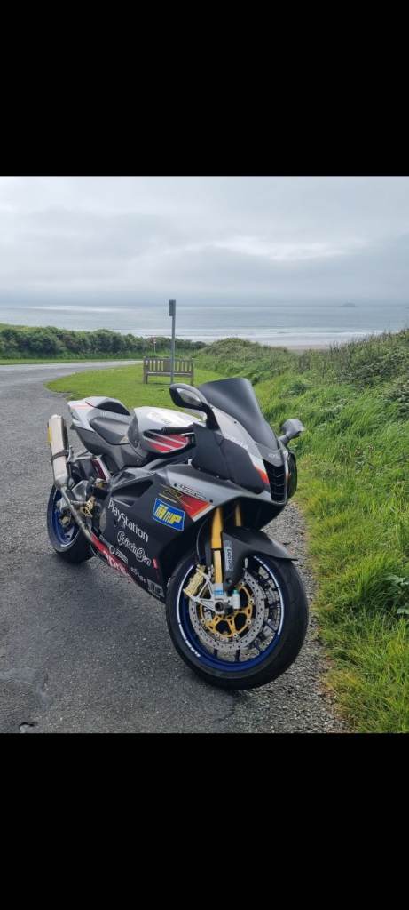 Aprilia RSV1000R Factory 