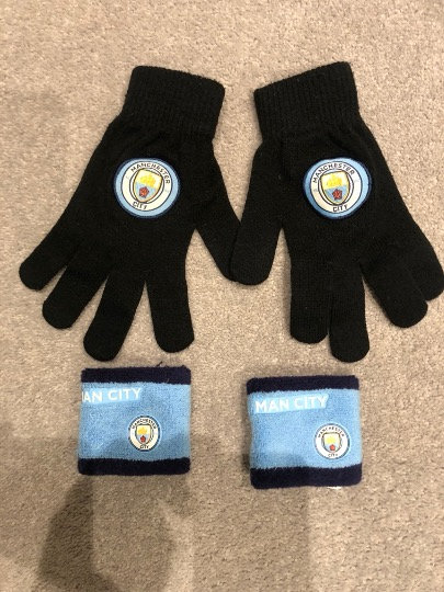 Man City scarf, gloves and wrist bands