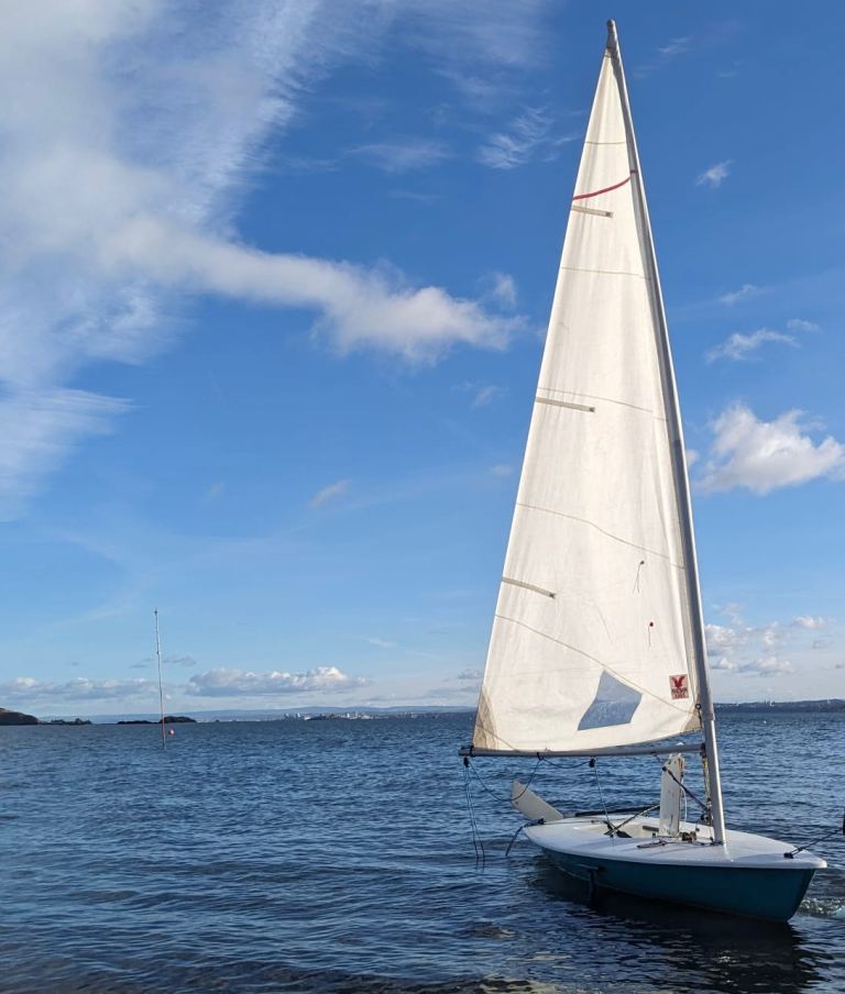 Laser — Small Sailing Dinghy – Full rig, fair Condition