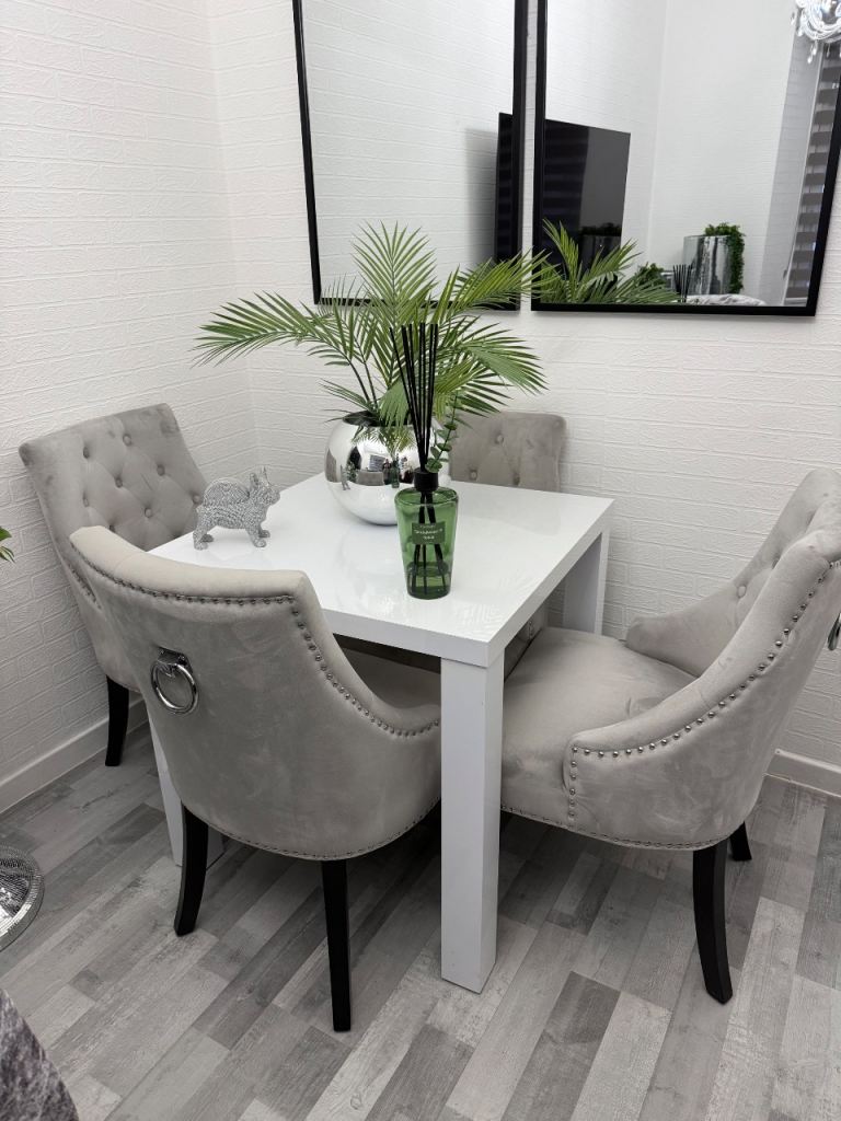 4 chairs like new 