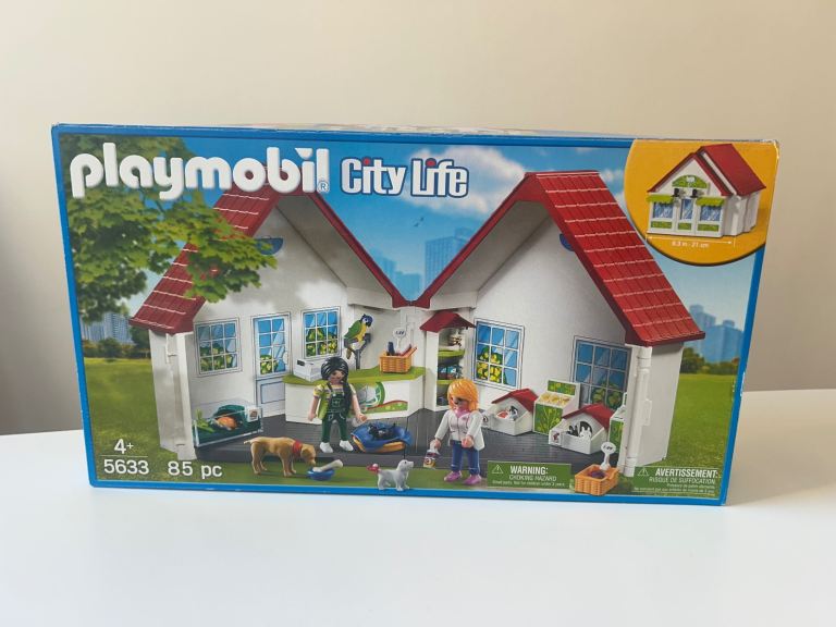 Playmobil pet shop set - as new 