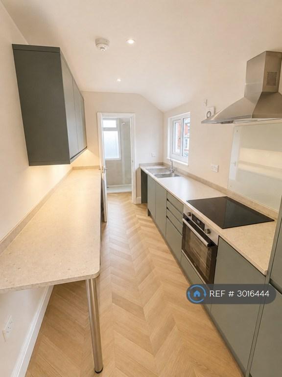 1 bedroom flat in Kirkby-In-Ashfield, Nottingham, NG17 (1 bed) (#3016444)