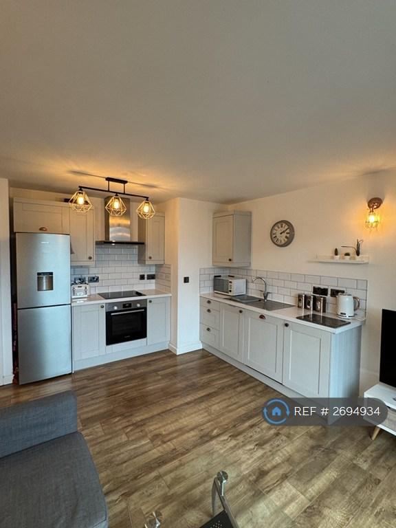 2 bedroom flat in Chapel Street, Salford, M3 (2 bed) (#2694934)