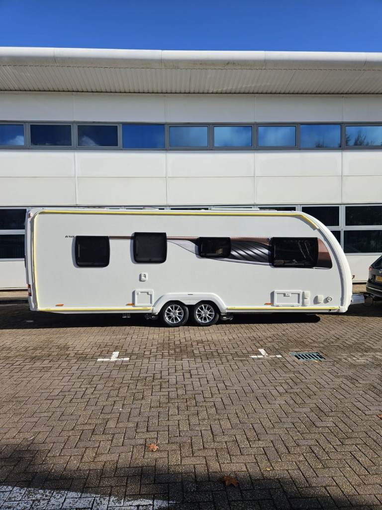 2019 Swift Elegance 650 £20000 with Self Levelling and Motor movers
