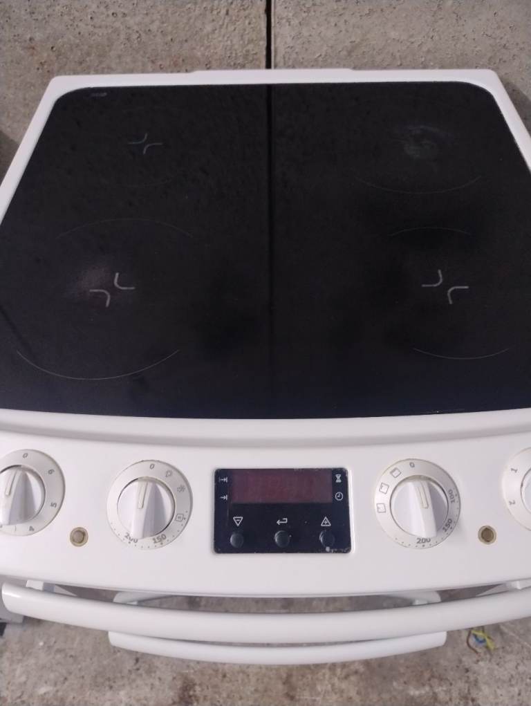 Electric cooker ceramic FREE DELIVERY 