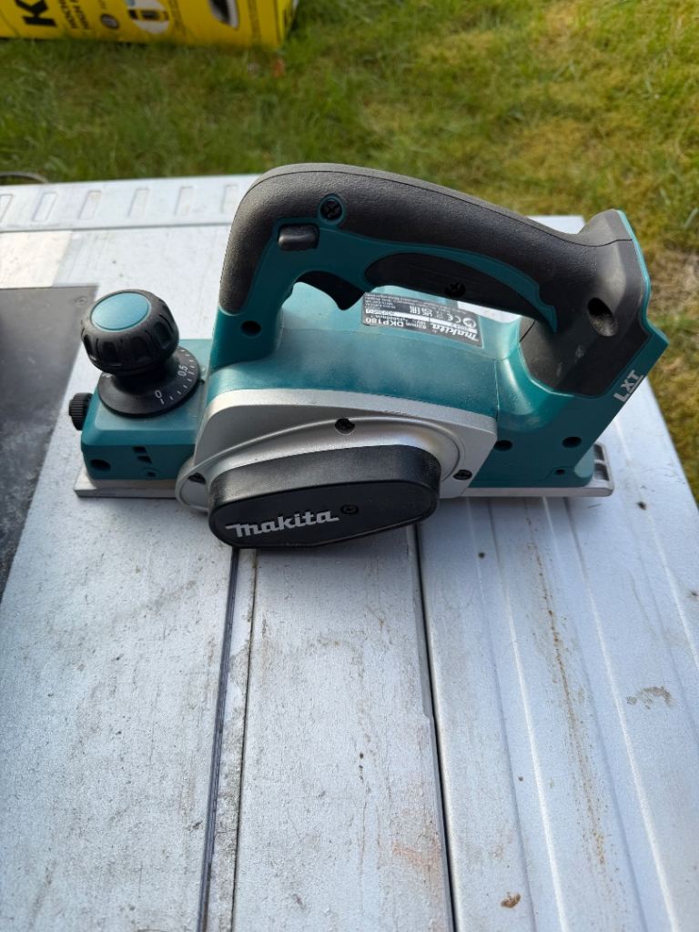 Makita 82mm DKP 180 planer