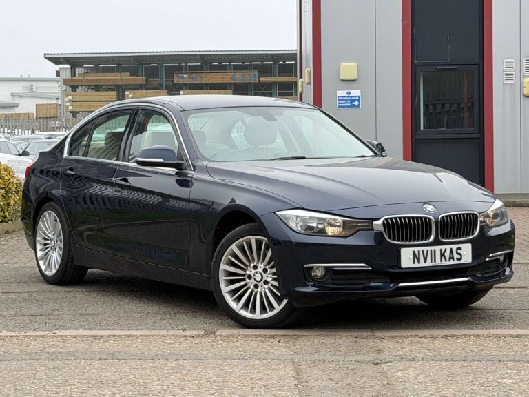 2014 BMW 3 Series 2.0 320d xDrive Luxury Auto 4WD 4dr Saloon Diesel Automatic