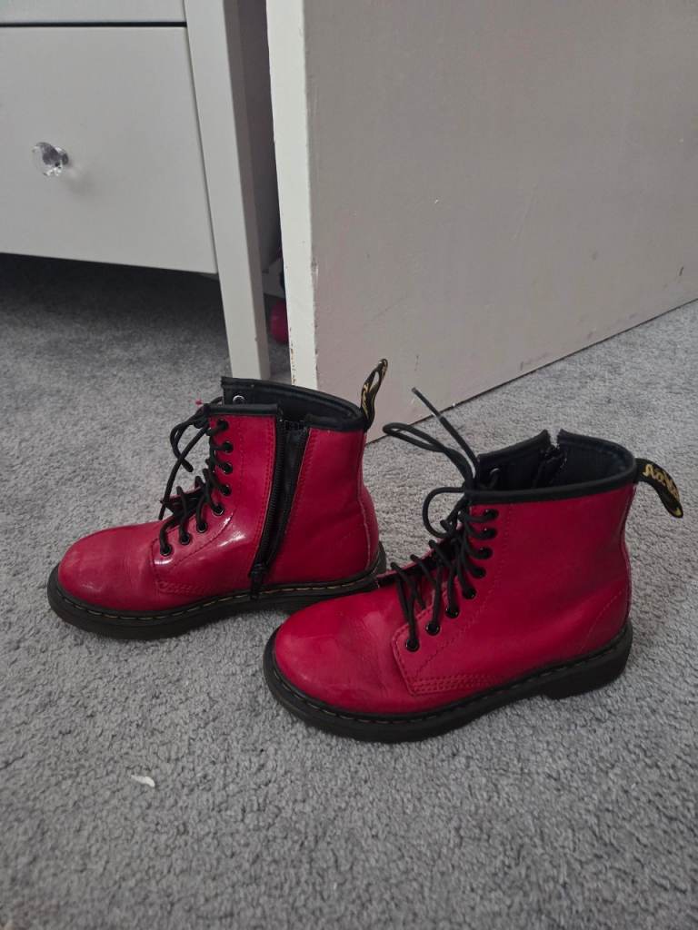 1 pr kids Dr Martens