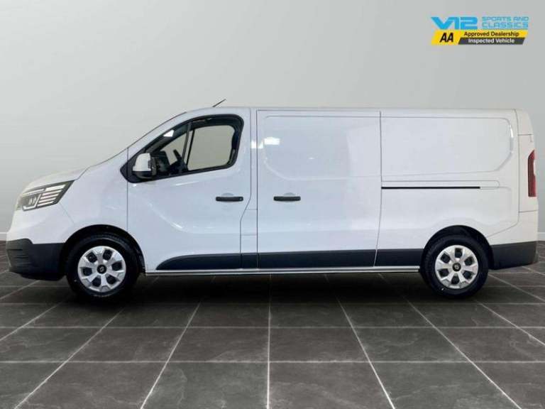 2025 Renault Trafic E-Tech LL30 52kWh Advance Auto L2 H1 5dr Automatic Panel Van Electric Automatic