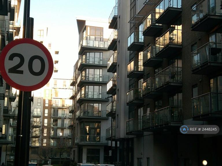 Studio flat in Caspian Wharf, London, E3 (#2448245)