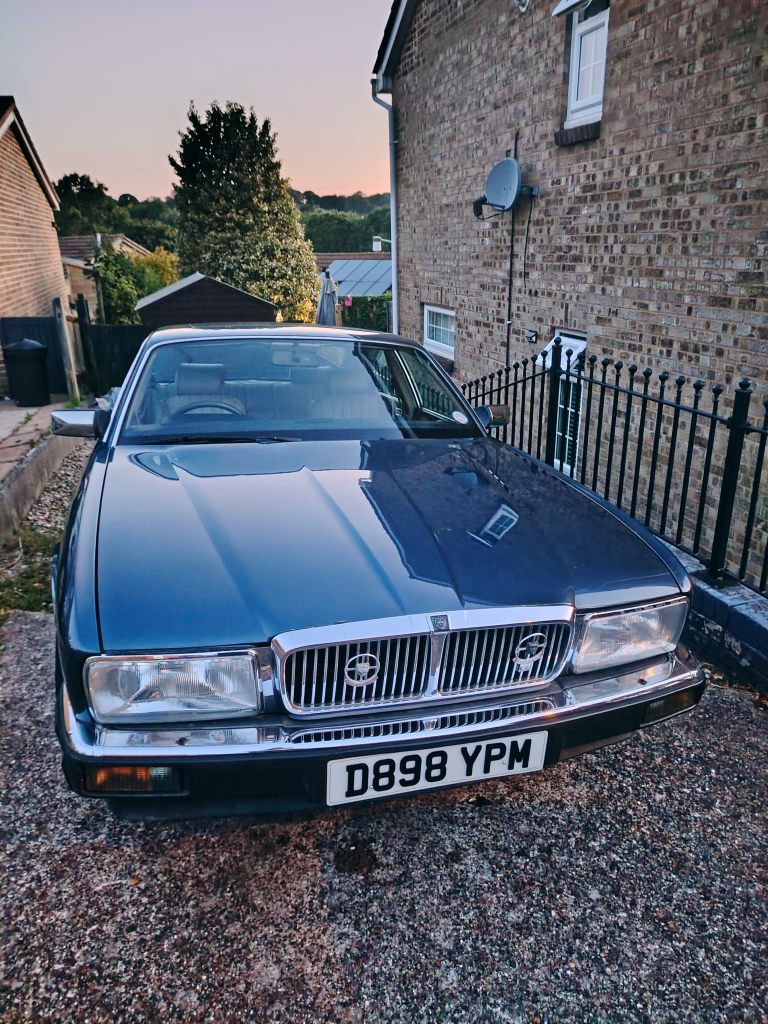 Jaguar XJ40 sovereign 