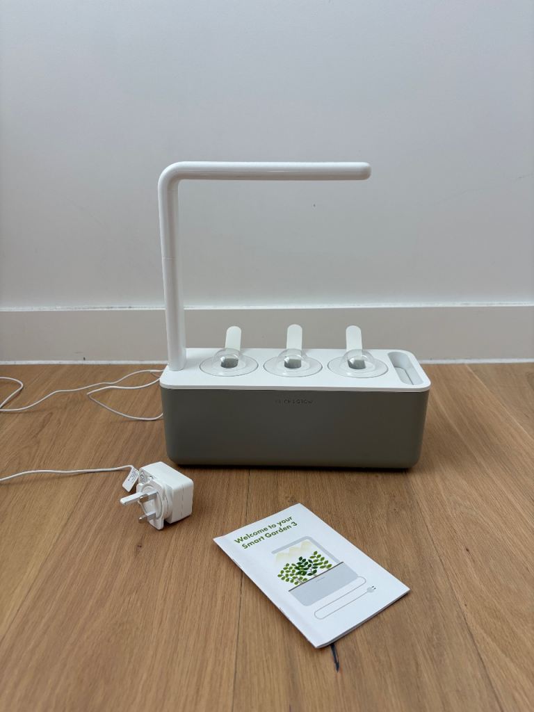Click & Grow smart planter