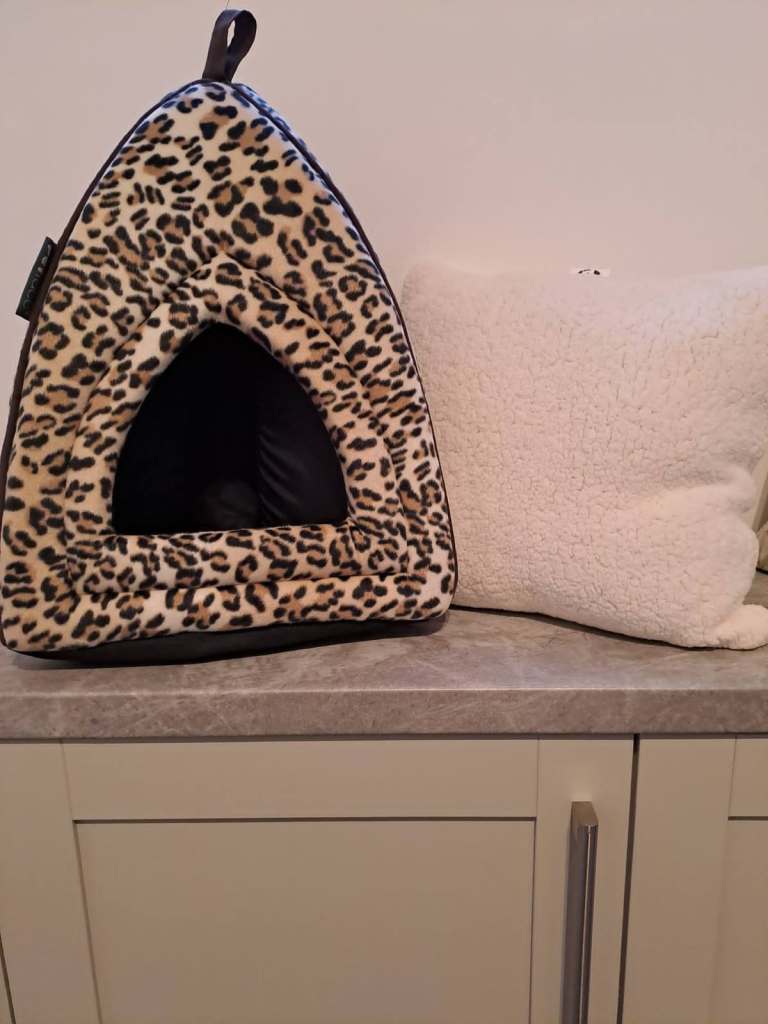 PETFACE Luxury Leopard Igloo