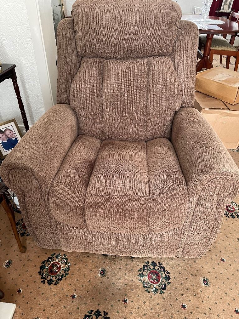 Cromwell heated massage riser recliner chair