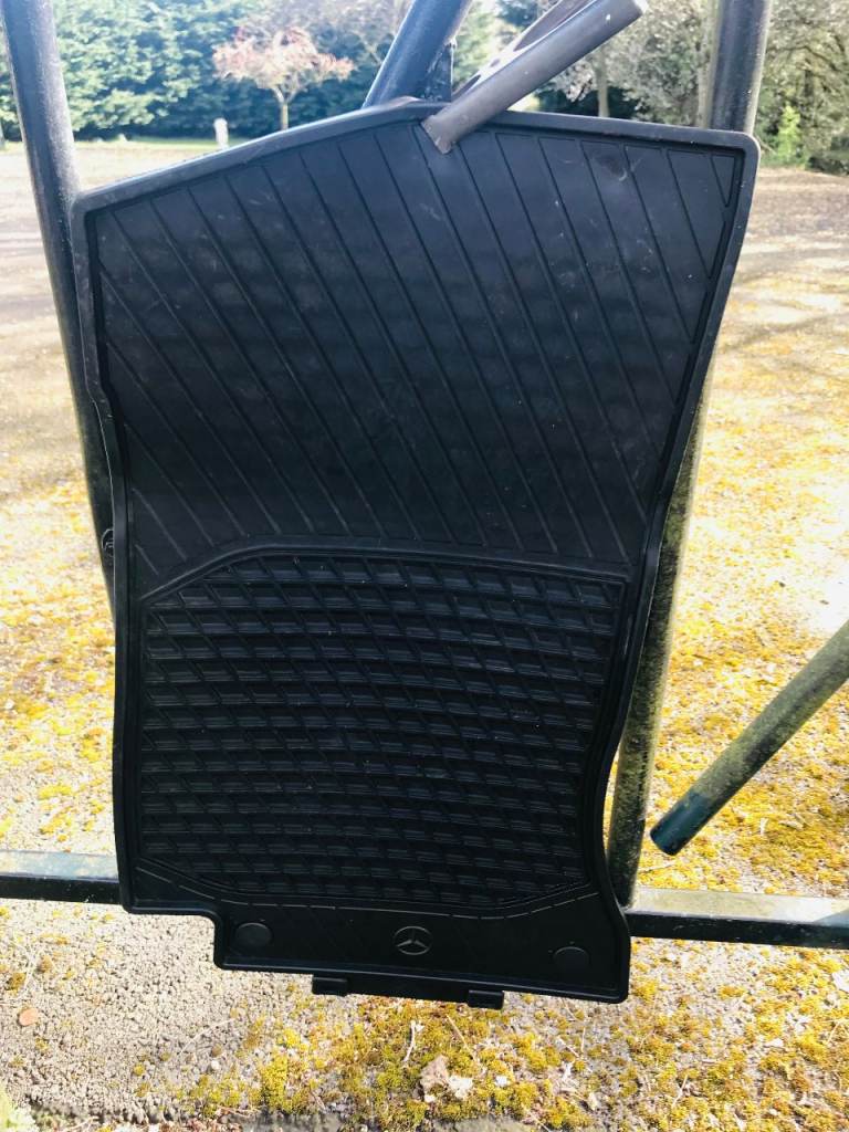 MERCEDES BENZ GENUINE BLACK RUBBER CAR MAT