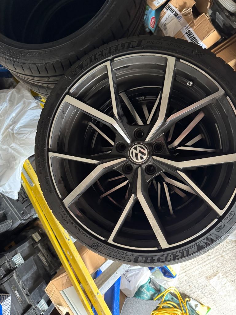 Golf r 2020 alloys 19”