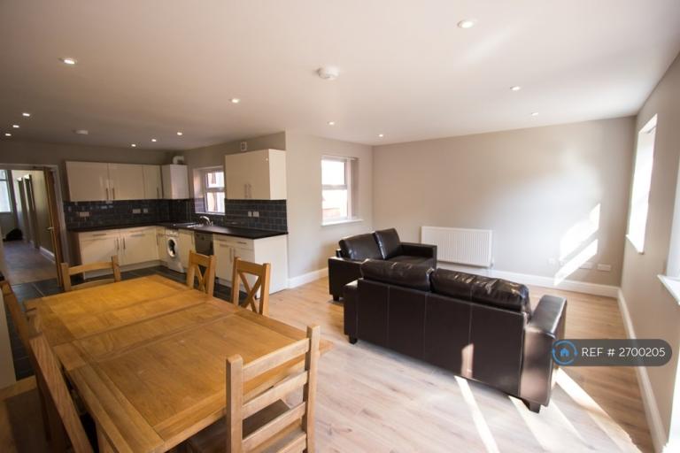 8 bedroom house in Carlton Road, Southampton, SO15 (8 bed) (#2700205)