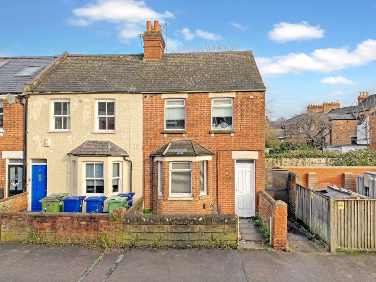 2 bedroom flat in Hurst Street, Oxford, OX4 Book Online - The Rent Guru {223}