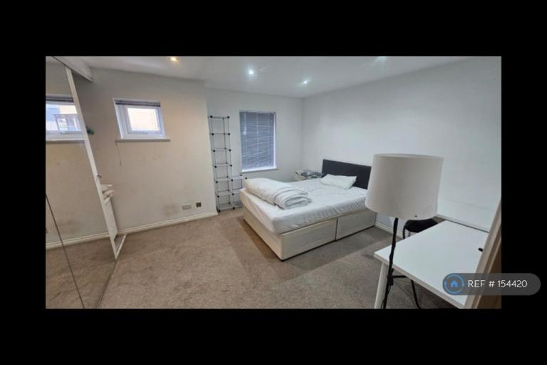 1 bedroom in Ashton St, London, E14 (#154420)