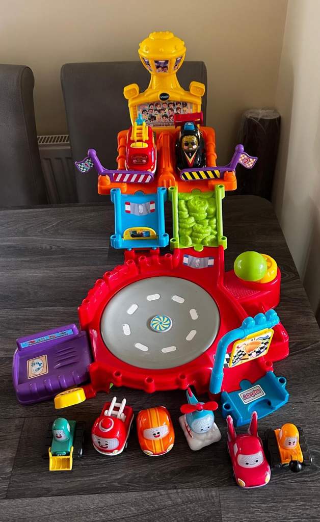 VTech Toot-Toot Drivers Garage with 8 Cars