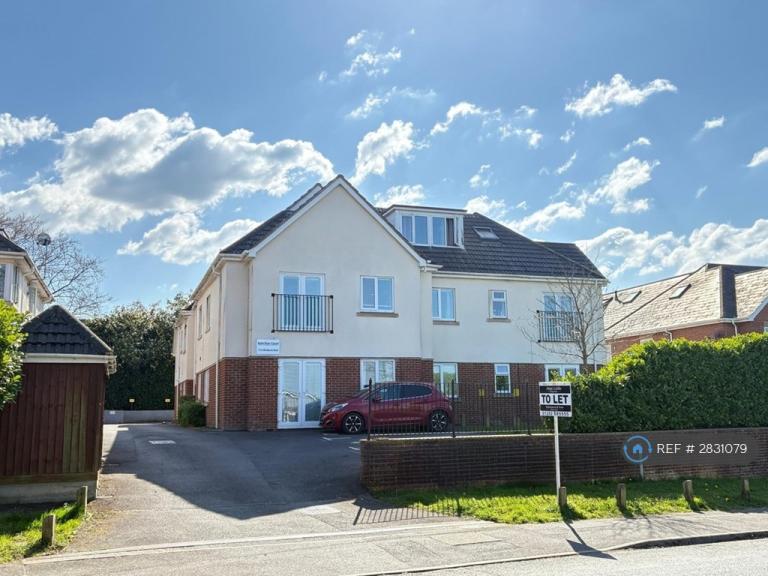 1 bedroom flat in Wimborne Road, Bournemouth, BH11 (1 bed) (#2831079)