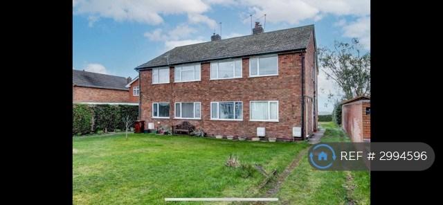 2 bedroom flat in Evesham Road, Astwood Bank, Redditch, B96 (2 bed) (#2994596)