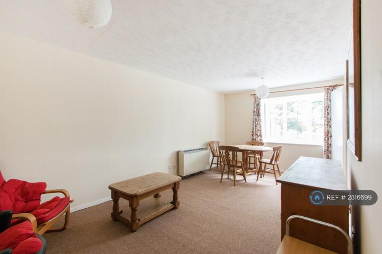 2 bedroom flat in Elmore Close, Wembley, HA0 (2 bed) (#2816699)